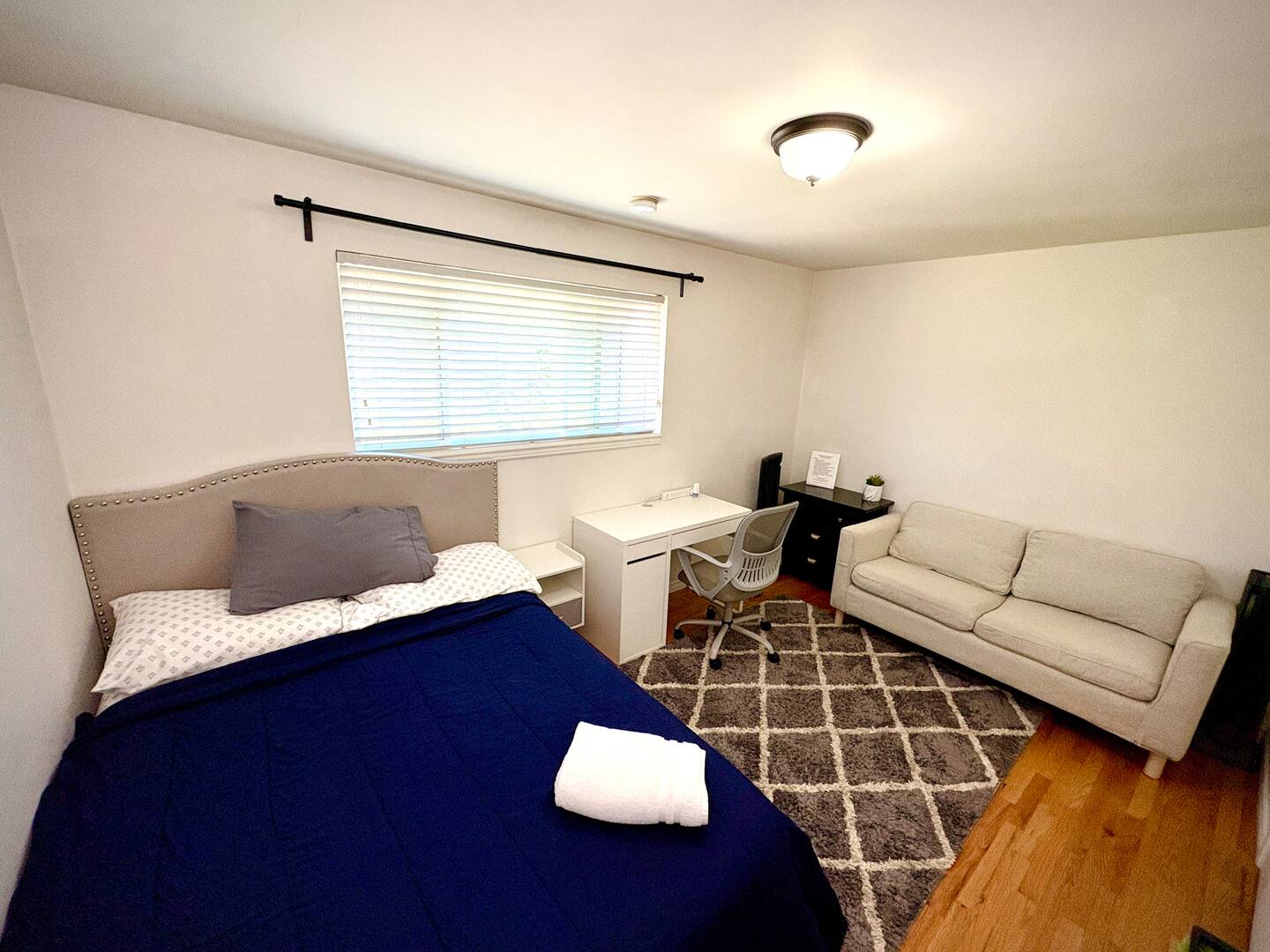 Kennydale Room 3 — photo 12